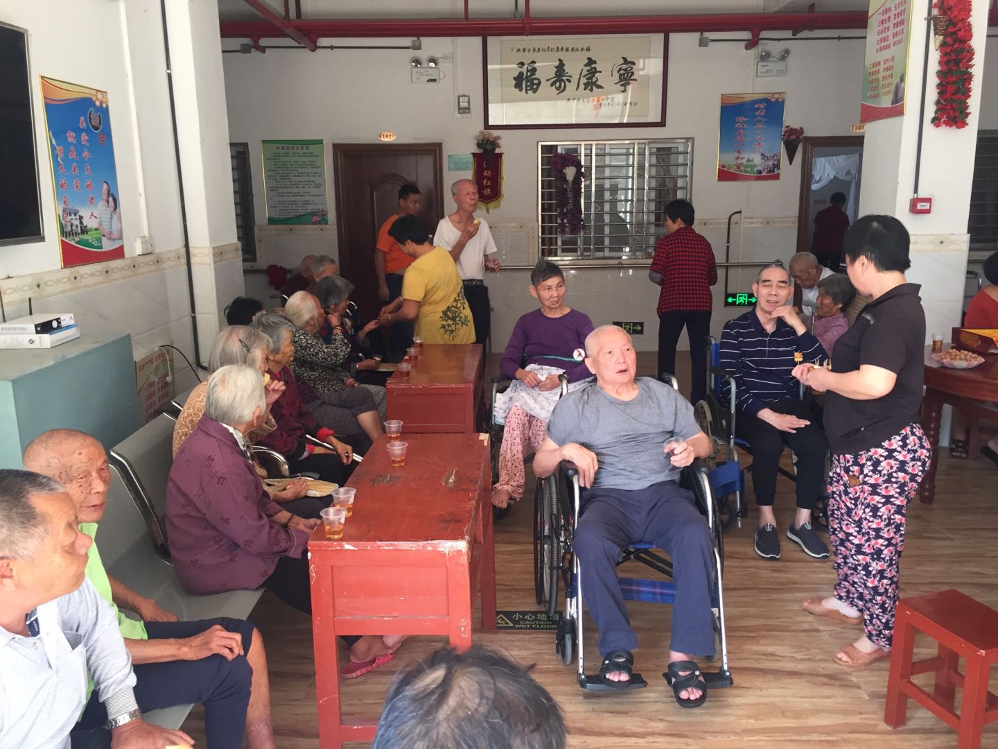 興寧市康壽托老所歡慶中秋國(guó)慶佳節(jié)